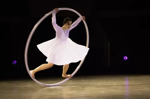 Lucie Lastella Guipet, roue Cyr, 28e promotion du Centre national des arts du cirque (Cnac) de Châlons-en-Champagne