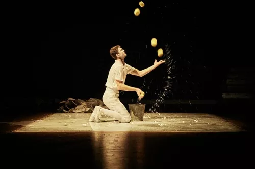 BALESTRA, spectacle de fin d'études de la 34e promotion du Centre national des arts du cirque/CNAC de Châlons-en-Champagne - Mise en scène Marie Molliens - Cie Rasposo
