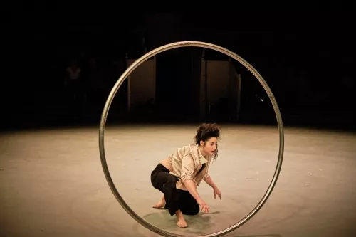 Marica Marinoni, roue Cyr, 31e promotion du Centre national des arts du cirque (Cnac) de Châlons-en-Champagne