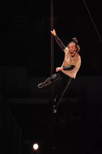 Mael Thierry, mât chinois, 31e promotion du Centre national des arts du cirque (Cnac) de Châlons-en-Champagne