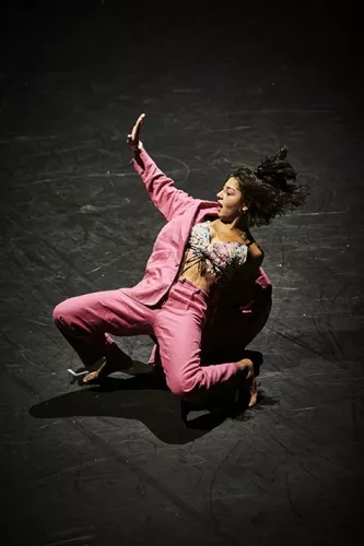 Tia Balacey, acrodanse, 32e promotion du Centre national des arts du cirque/CNAC de Châlons-en-Champagne