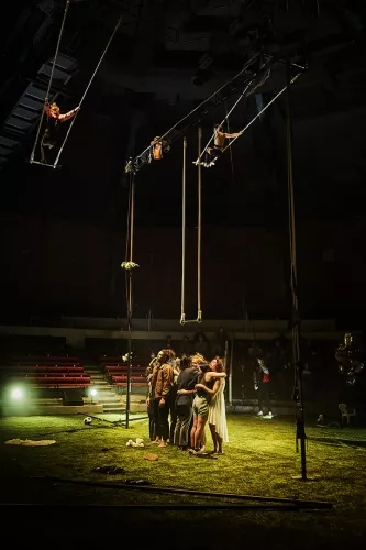 AFTER ALL, spectacle de fin d'études de la 33e promotion du Centre national des arts du cirque/CNAC de Châlons-en-Champagne - Direction artistique Séverine Chavrier