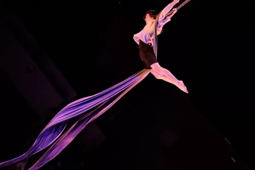 Debora Fransolin Pires de Almeida, tissus, 33e promotion du Centre national des arts du cirque / CNAC de Châlons-en-Champagne