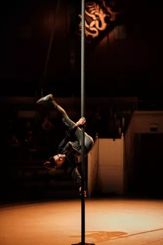 Josinaldo Tavares Pacheco, mât chinois, 33e promotion du Centre national des arts du cirque / CNAC de Châlons-en-Champagne