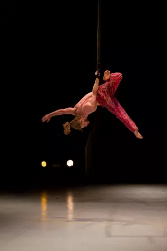 Dimitri Rizzello, Sangles, 27e promotion du Centre national des arts du cirque/CNAC de Châlons-en-Champagne