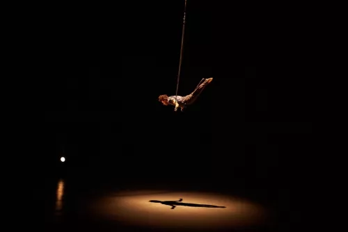 Théo Baroukh, sangles, 28e promotion du Centre national des arts du cirque/CNAC de Châlons-en-Champagne 
