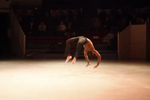 Edouard Doumbia, Acrobatie, 25e promotion du Centre national des arts du cirque/CNAC de Châlons-en-Champagne