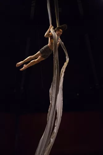 Danilo de Campos Pacheco, Tissus, 26e promotion du Centre national des arts du cirque/CNAC de Châlons-en-Champagne