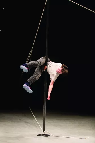 Nicolas Fraiseau, mât chinois, 28e promotion du Centre national des arts du cirque (Cnac) de Châlons-en-Champagne