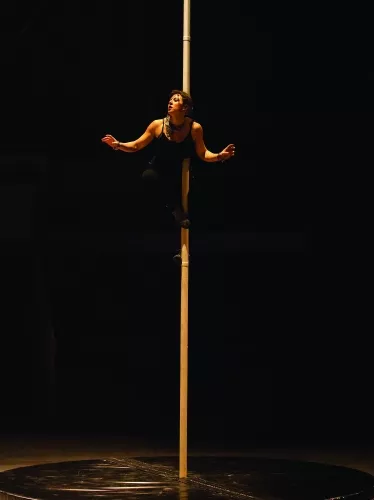 Camila Hernandez, mât chinois, 28e promotion du Centre national des arts du cirque (Cnac) de Châlons-en-Champagne