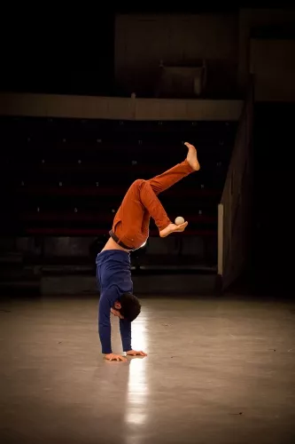 Nicolo Bussi, acro-jonglerie, 29e promotion du Centre national des arts du cirque (Cnac) de Châlons-en-Champagne