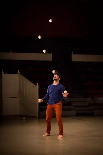 Nicolo Bussi, acro-jonglerie, 29e promotion du Centre national des arts du cirque (Cnac) de Châlons-en-Champagne