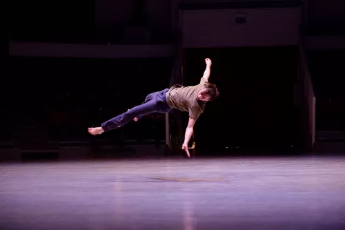 Corentin Diana, acrobaties au sol, 29e promotion du Centre national des arts du cirque (Cnac) de Châlons-en-Champagne