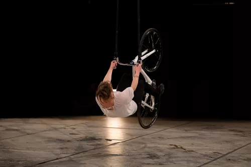 Anja Eberhart, équilibres sur cycle, 29e promotion du Centre national des arts du cirque (Cnac) de Châlons-en-Champagne
