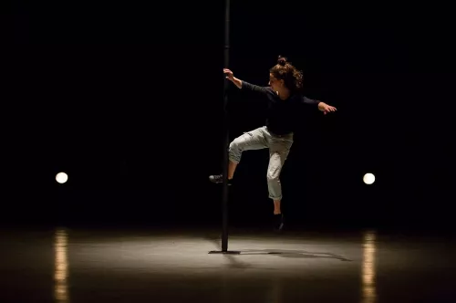 Joana Nicioli Queiroz, mât chinois, 29e promotion du Centre national des arts du cirque (Cnac) de Châlons-en-Champagne
