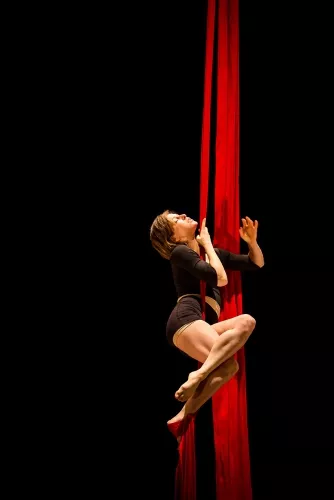 Silvana Sanchirico, tissus, 29e promotion du Centre national des arts du cirque (Cnac) de Châlons-en-Champagne
