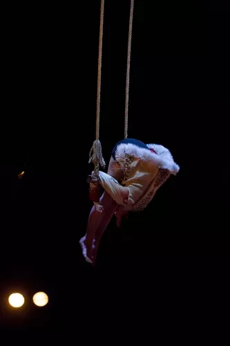 Gwenn Buczowski, trapèze fixe, 30e promotion du Centre national des arts du cirque (Cnac) de Châlons-en-Champagne