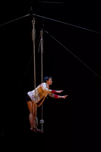 Gwenn Buczowski, trapèze fixe, 30e promotion du Centre national des arts du cirque (Cnac) de Châlons-en-Champagne
