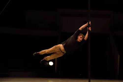 Joad Caron, Mât chinois, 30e promotion du Centre national des arts du cirque (Cnac) de Châlons-en-Champagne
