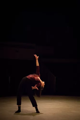 Lucille Chalopin, contorsions - équilibres - acrobatie, 30e promotion du centre national des arts du cirque (Cnac) de Châlons-en-Champagne