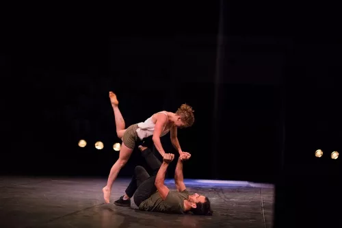 Maelie Palomo et Hamza Benlabied, duo portes acrobatiques, 30e promotion du Centre national des arts du cirque (Cnac) de Châlons-en-Champagne