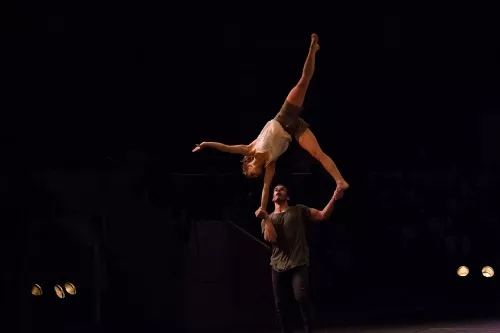 Maelie Palomo et Hamza Benlabied, duo portes acrobatiques, 30e promotion du Centre national des arts du cirque (Cnac) de Châlons-en-Champagne