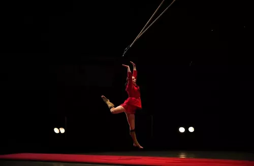 Léa Leprêtre, trapèze ballant basse hauteur, 30e promotion du Centre national des arts du cirque (Cnac) de Châlons-en-Champagne