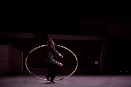 Jules Sadoughi, roue Cyr, 30e promotion du Centre national des arts du cirque (Cnac) de Châlons-en-Champagne