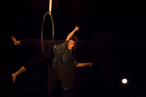 Noemi Devaux, cerceau aerien, 31e promotion du Centre national des arts du cirque (Cnac) de Châlons-en-Champagne
