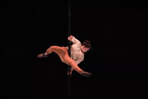 Hector Diaz Mallea, mât chinois, 31e promotion du Centre national des arts du cirque (Cnac) de Châlons-en-Champagne