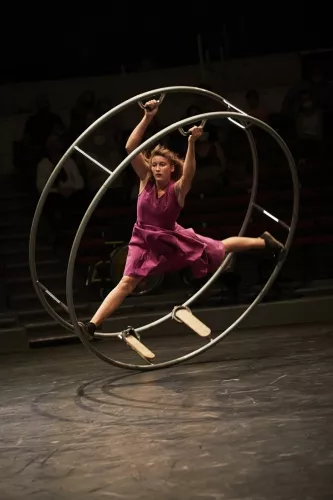 Cannelle Maire, roue Allemande, 32e promotion du Centre national des arts du cirque/CNAC de Châlons-en-Champagne