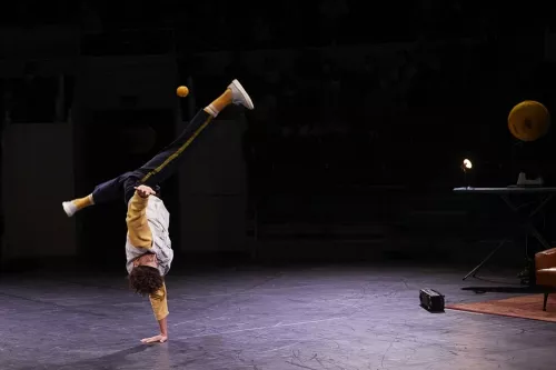 Ricardo Serrao Mendes, jonglerie, 32e promotion du Centre national des arts du cirque/CNAC de Châlons-en-Champagne
