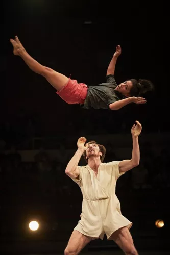 Maria Jesus Penjean Puig, portés acrobatiques, 32e promotion du Centre national des arts du cirque/CNAC de Châlons-en-Champagne