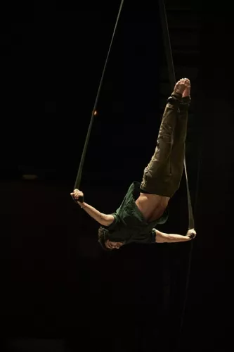 Mohamed Rarhib, sangles, 32e promotion du Centre national des arts du cirque/CNAC de Châlons-en-Champagne