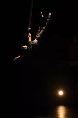 Mohamed Rarhib, sangles, 32e promotion du Centre national des arts du cirque/CNAC de Châlons-en-Champagne