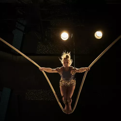 Vassiliki Rossillion, corde volante, 32e promotion du Centre national des arts du cirque/CNAC de Châlons-en-Champagne