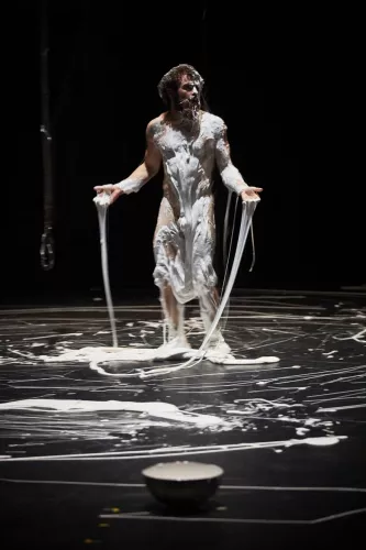 Erwan Tarlet, sangles, 32e promotion du Centre national des arts du cirque/CNAC de Châlons-en-Champagne