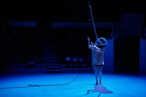 Réhane Arabi, corde lisse, 33e promotion du Centre national des arts du cirque / CNAC de Châlons-en-Champagne