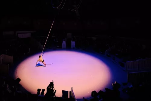 Réhane Arabi, corde lisse, 33e promotion du Centre national des arts du cirque / CNAC de Châlons-en-Champagne