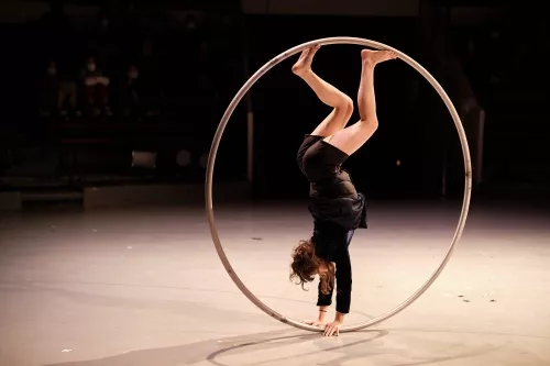 Kim Marro, roue Cyr, 33e promotion du Centre national des arts du cirque / CNAC de Châlons-en-Champagne