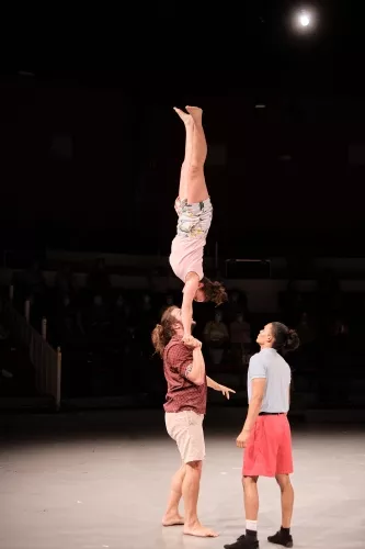 Xavier Mermod et Patricia Minder, portés acrobatiques, 33e promotion du Centre national des arts du cirque / CNAC de Châlons-en-Champagne