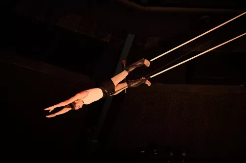 Federica Pini Sandrelli, trapèze ballant, 33e promotion du Centre national des arts du cirque / CNAC de Châlons-en-Champagne