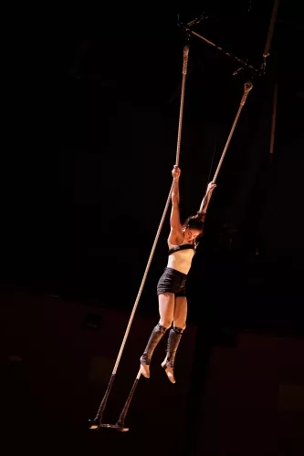 Federica Pini Sandrelli, trapèze ballant, 33e promotion du Centre national des arts du cirque / CNAC de Châlons-en-Champagne