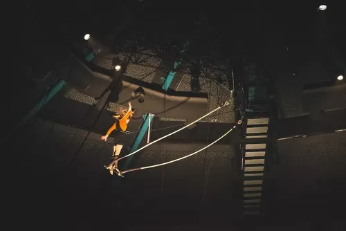 Elena Mengoni, trapèze ballant, 34e promotion du Centre national des arts du cirque / CNAC de Châlons-en-Champagne
