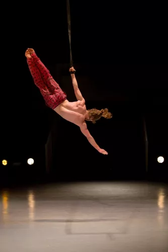 Dimitri Rizzello, Sangles, 27e promotion du Centre national des arts du cirque/CNAC de Châlons-en-Champagne