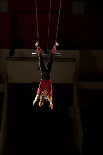 Marlène Vogele, trapèze ballant, 28e promotion du Centre national des arts du cirque (Cnac) de Châlons-en-Champagne
