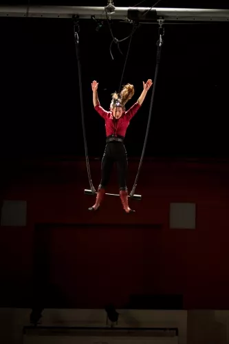 Marlène Vogele, trapèze ballant, 28e promotion du Centre national des arts du cirque (Cnac) de Châlons-en-Champagne