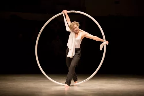 Lucie Lastella Guipet, roue Cyr, 28e promotion du Centre national des arts du cirque (Cnac) de Châlons-en-Champagne