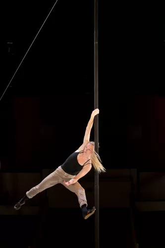 Cathrine Lundsgaard Nielsen, Mât chinois, 27e promotion du Centre national des arts du cirque/CNAC de Châlons-en-Champagne