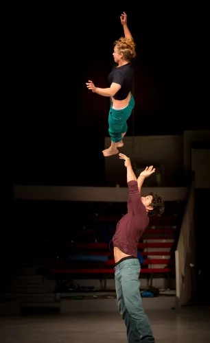 Anaïs Albisetti et Pedro Consciencia, Portés accrobatiques, 27e promotion du Centre national des arts du cirque/CNAC de Châlons-en-Champagne